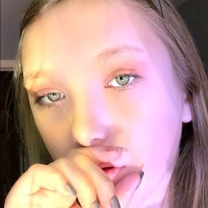 Meet your Posher, Lyra